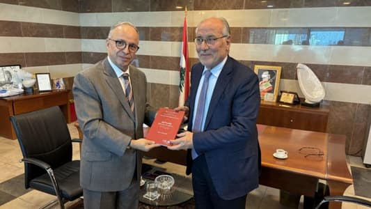 بشأن الامتحانات الرسمية اجتماع تربوي.