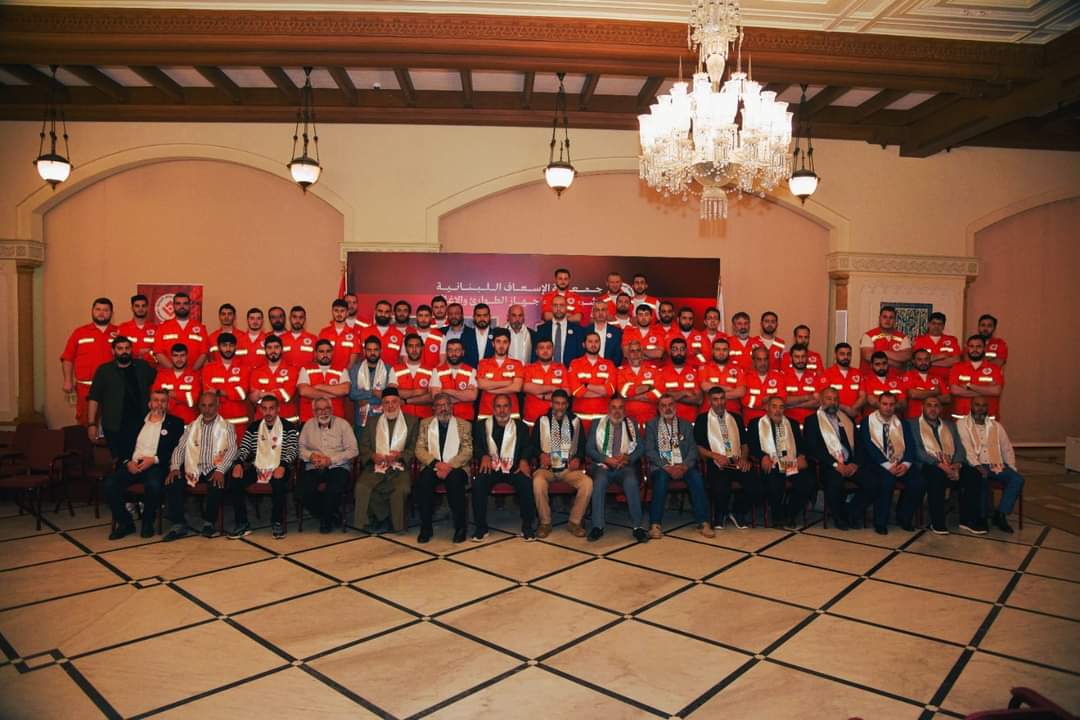 جمعية الإسعاف اللبنانية وأهالي الشـ.ـهداء يستقبلون المعزين بشـ.ـهداء الواجب الإنساني