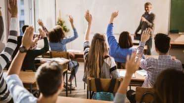 اشكال بين طلاب في الكورة واغلاق باب الجامعة