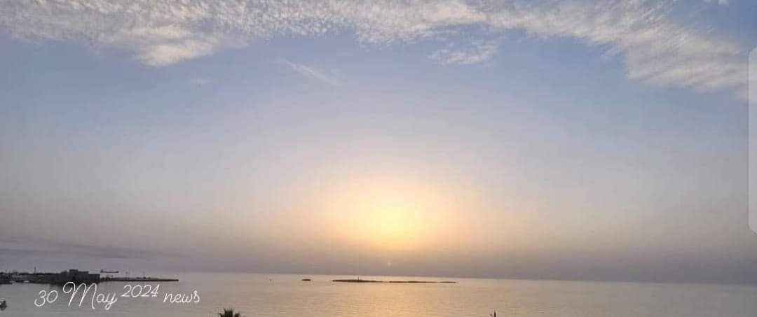 طقس ربيعي مستقر يتأثر بكتل هوائية حارة نسبياً