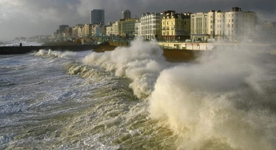 تحذير من الحرائق ومن ارتفاع الموج ... ماذا في تفاصيل الطقس؟