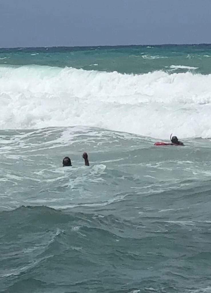 تحذير بالسباحة في البحر