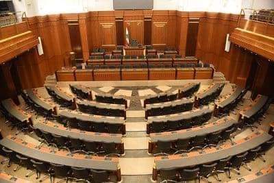 نائبة تكشف عن فضيحة!