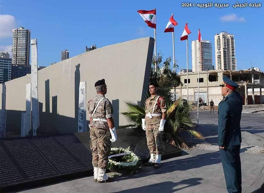 إكليل كم الزهر على نصب الشهداء