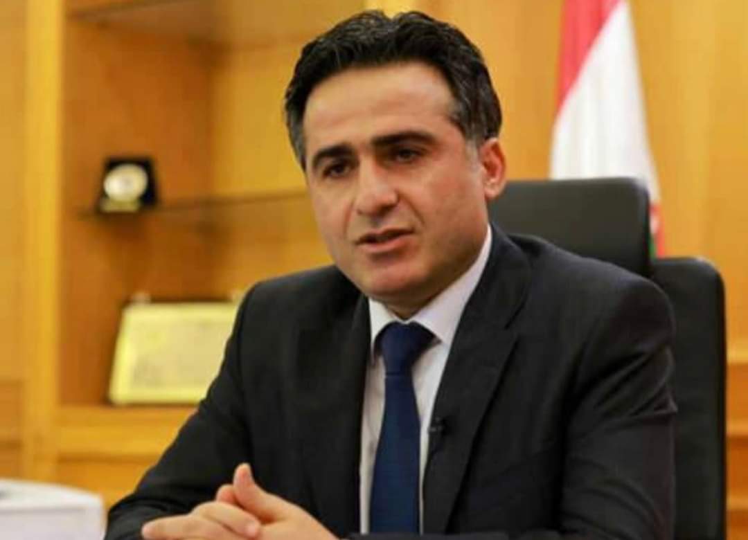 حمية ينفي وصول بوارج حربية إلى الموانئ اللبنانية