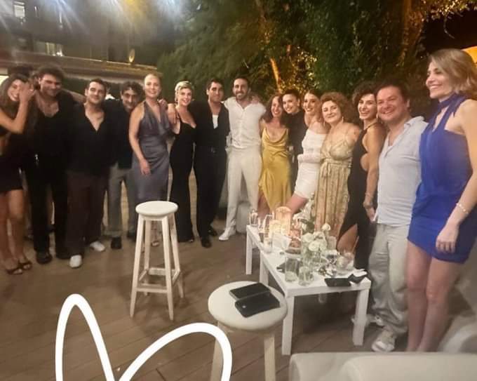 نجما مسلسل "الطائر الرفراف" يحتفلان بزفافهما