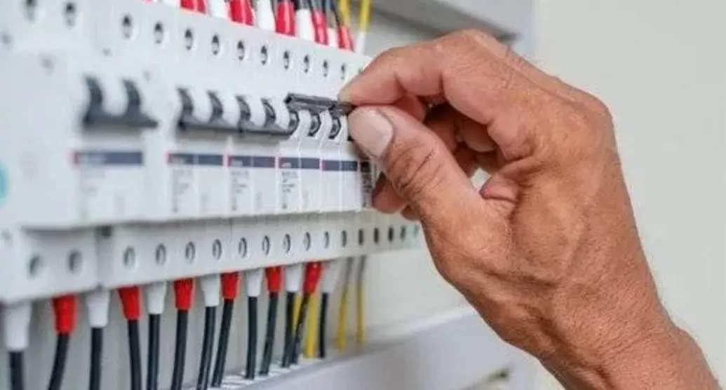 من جديد: المولدات إلى التقنين دُر..