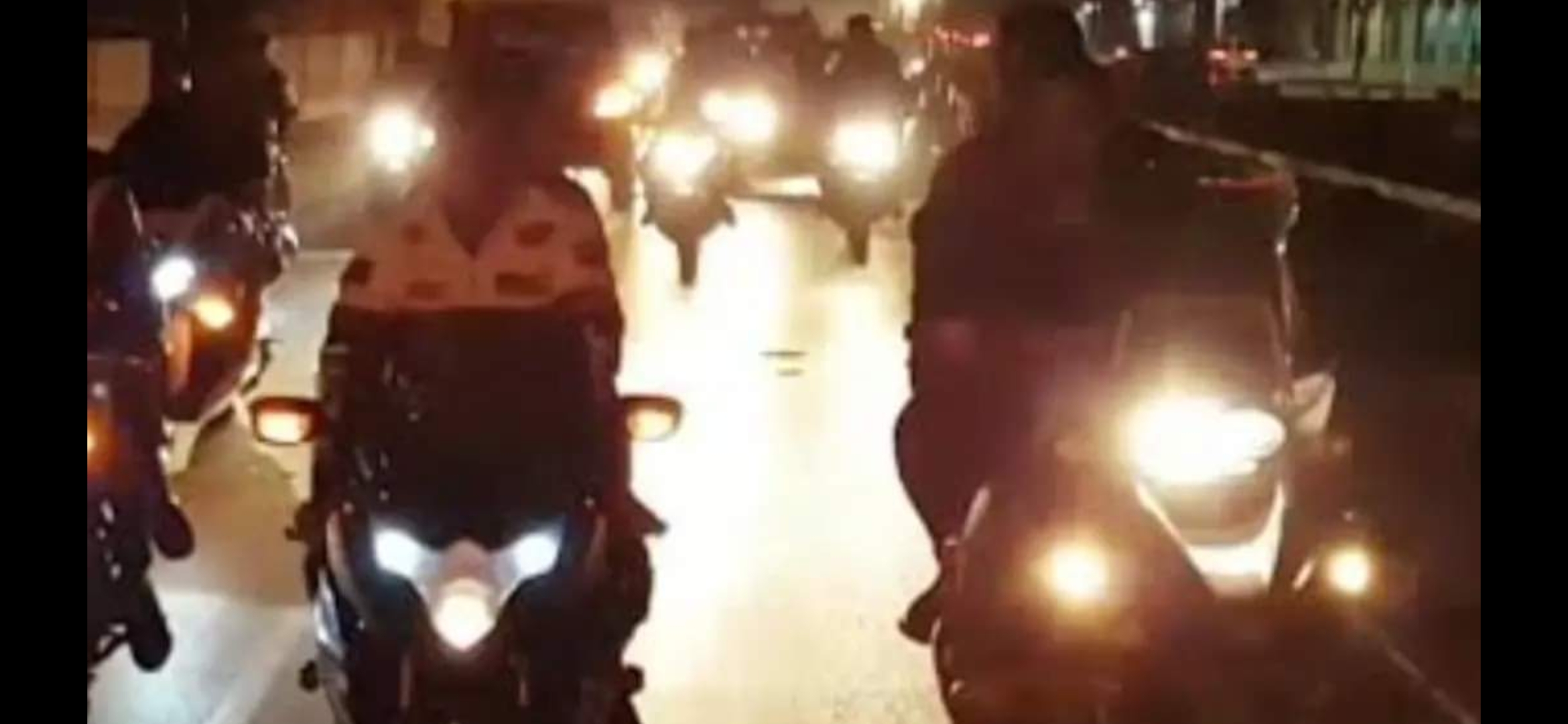 "فوضى الدراجات النارية تهدد سلامة الطريق عند مطار رفيق الحريري"