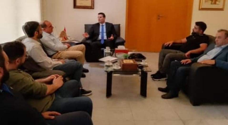 الحاج حسن التقى وفدا من رابطة العاملين في "اللبنانية"