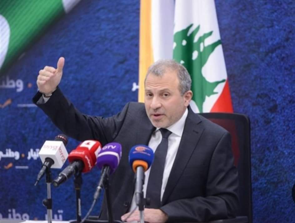 صحافيون يؤنبون مستشار باسيل : يتخطى حدوده!