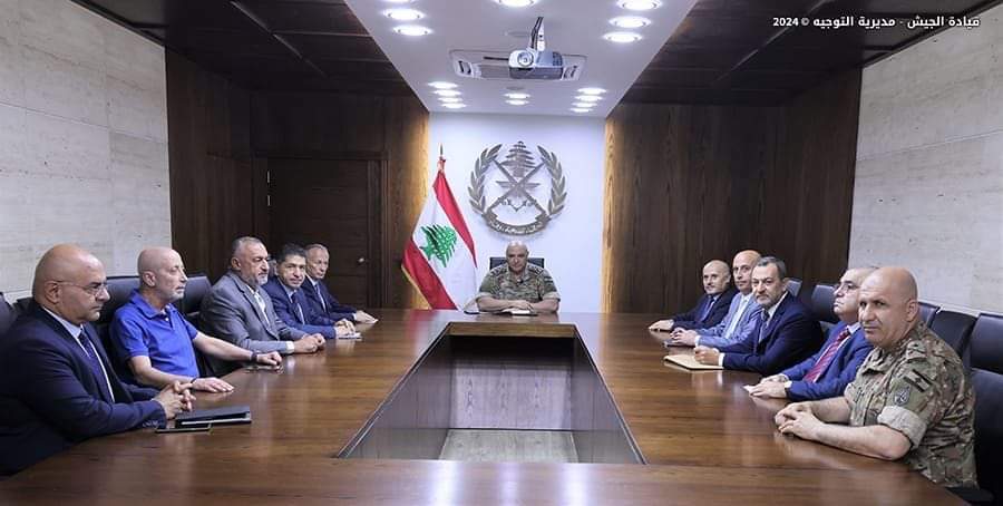 استقبل قائد الجيش العماد جوزاف عون في مكتبه في اليرزة