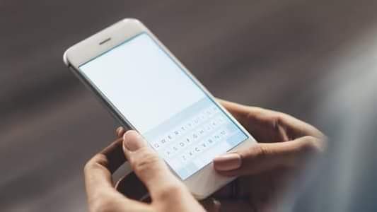 رسائل هاتفية تهديدية للمواطنين مصدرها العدو الإسرائيلي تلقى إحداها مكتب وزير الإعلام.