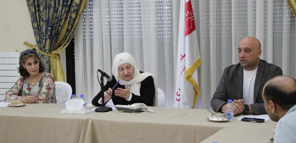 اجتماع بين بهية الحريري ولجان الأهل في صيدا