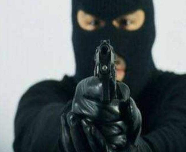 عملية سلب 18000 الف دولار في مدينة الميناء بقوة السلاح