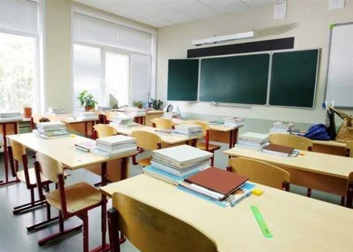 صرف تعسفي طال مئات الأساتذة… وتصعيد في الشارع