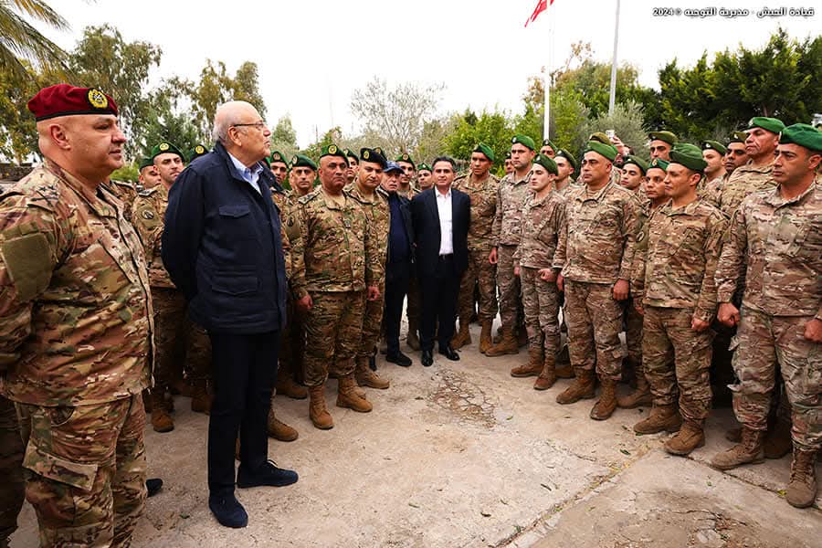 جلسة في صور 