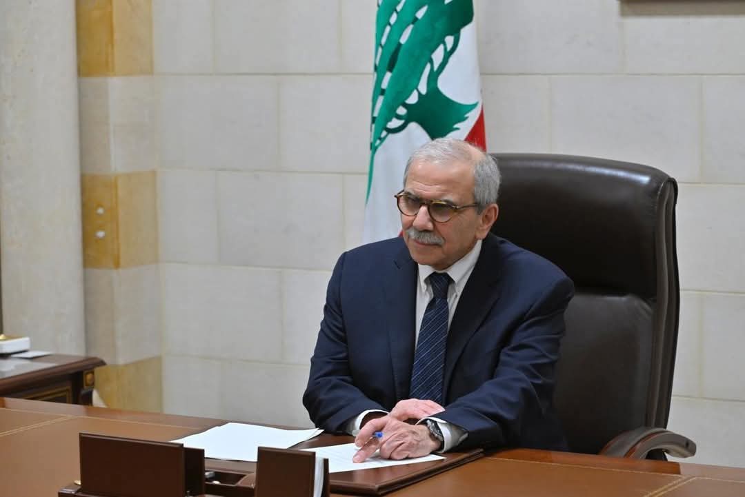 ازالة الحواجز الاسمنتية والاسلاك الشائكة في محيط السرايا