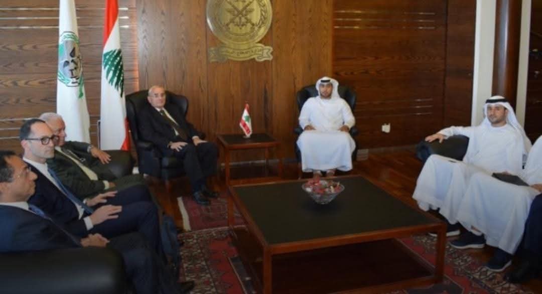 وزير الدفاع استقبل رئيس مجلس أبوظبي للاستثمار