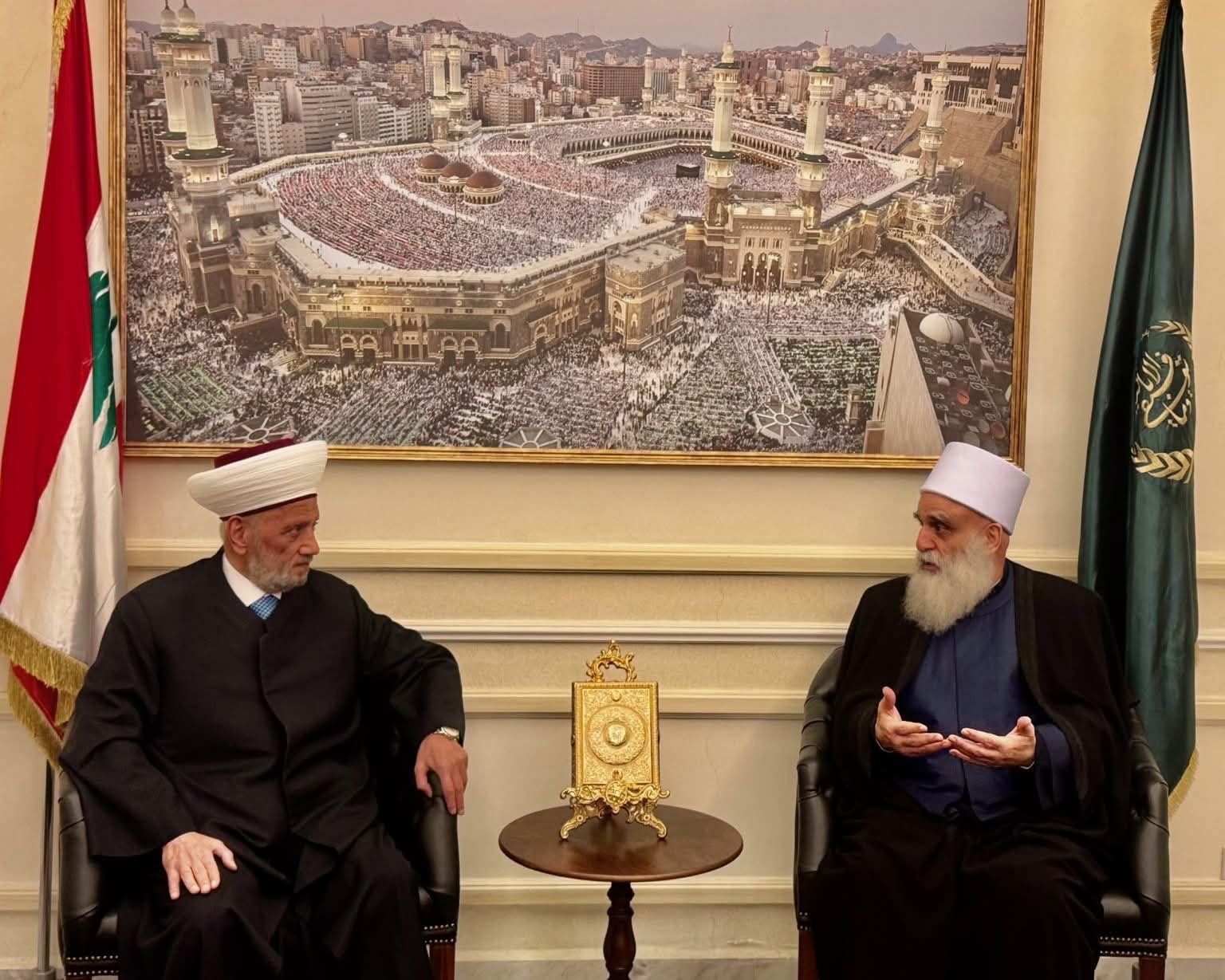 شيخ عقل الدروز ومفتي لبنان يدعوان لدرء الفتنة ووقف العنف في السويداء