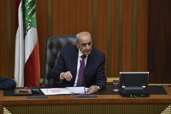 بري طلب وقف النقل المباشر لجلسة مجلس النواب لتتحول الجلسة الى سرية