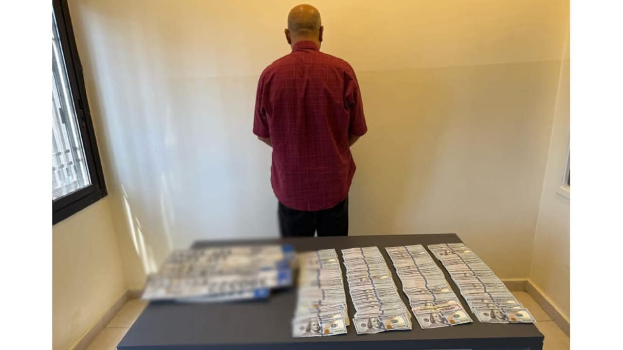 عملية أمنية نوعية في الحدث.. صورة لمطلوب سرق أكثر من 200 ألف دولار