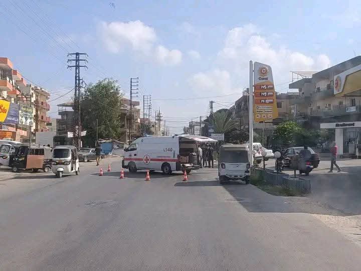 عمره 15 عاماً.. قاصر يقود توك توك بطريقة متهورة ويكاد يودي بحياة عائلة في حلب