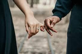السياسي وسيدة الاعمال والعلاقة المستمرة