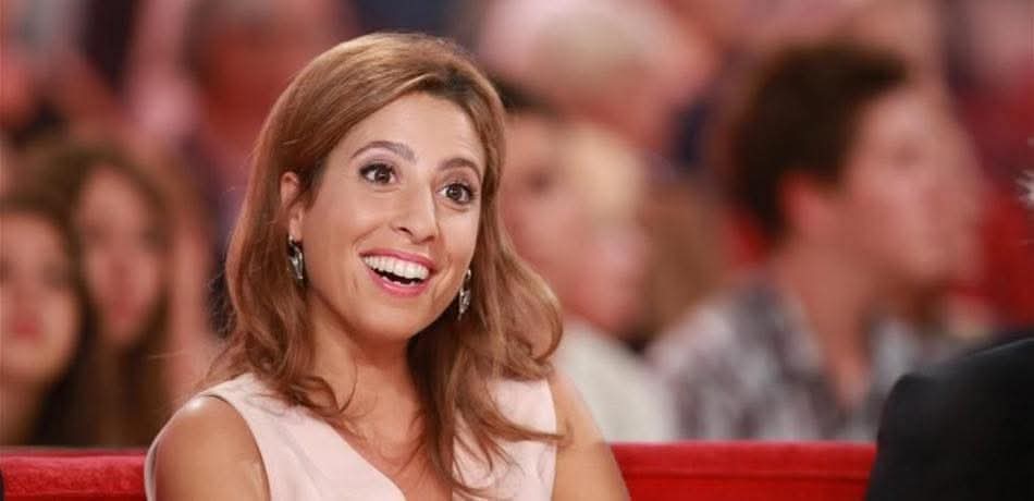 ليا سلامة تقدّم نشرة الأخبار الفرنسية الرئيسية