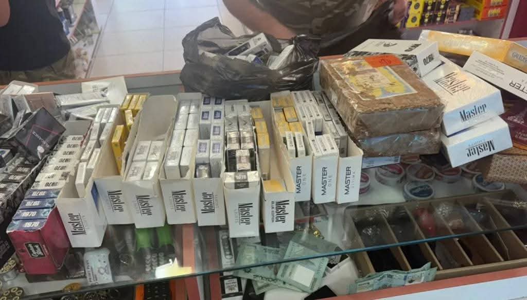 "فايب" ومعسّل مهرّب ومزوّر في قبضة الريجي