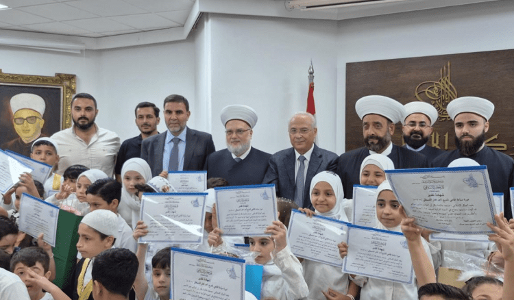 المركز الإسلامي – عائشة بكار يحتفل بتخريج طلاب الدورة القرآنية الصيفية 2025