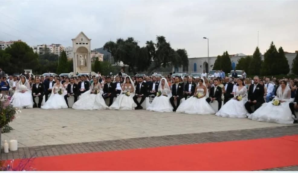 بمباركة البطريرك الراعي... 15 ثنائيا يتبادلون "نعم أبدية" في عرس جماعي