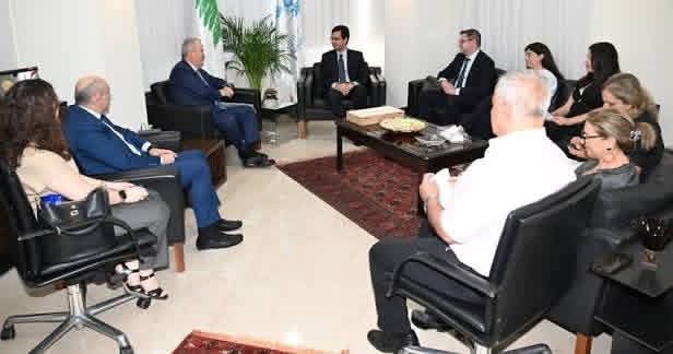  ياسين جابر اجتماعي عمل، الأول مع  صندوق النقد الدولي 