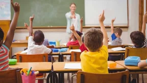الأساتذة المستعان بهم في الدوام المسائي يطالبون بنقل العقود إلى الدوام الصباحي