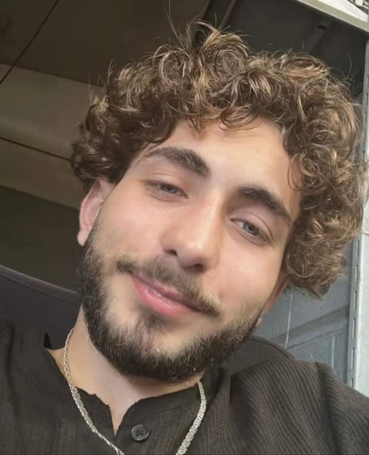 مأساة في المهجر: 