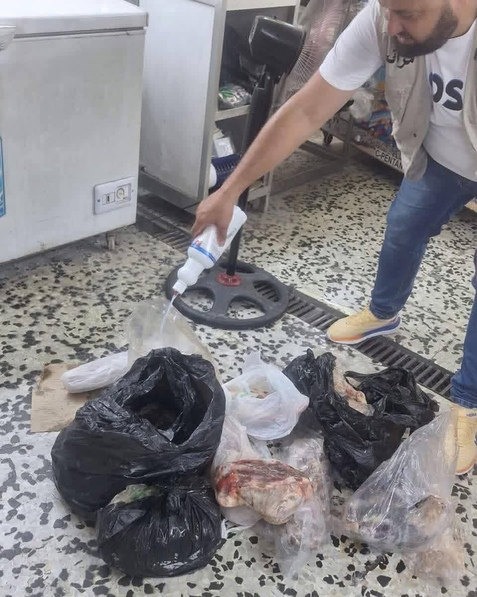 بلدية طرابلس تصادر كميات من اللحوم والمواد الغذائية الفاسدة وتؤكد: صحة الناس خط أحمر