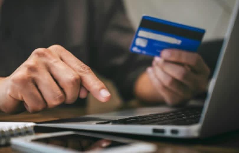تسديد الضرائب بالبطاقات المصرفيّة