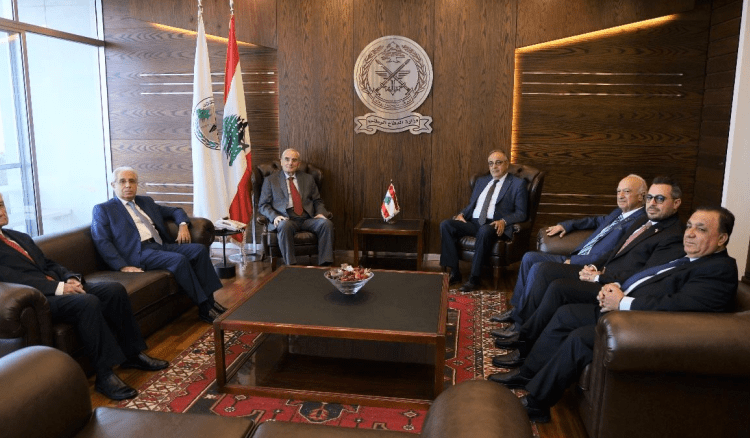 وزير الدفاع بحث مع زواره في الأوضاع