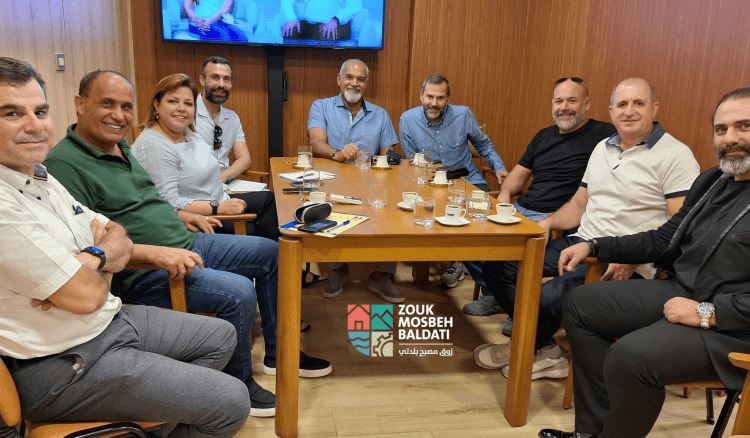 بلدية زوق مصبح بحثت تطوير الشارع السياحي مع أصحاب المنتجعات والمسابح