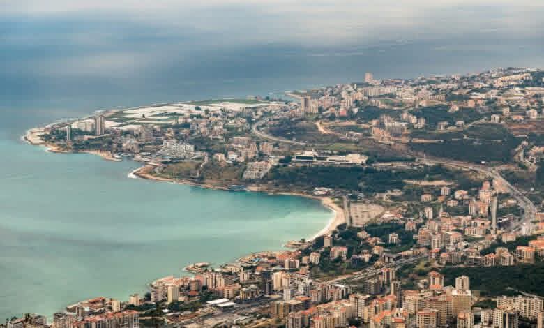 في المعاملتين: كانا يصوّران فندقا