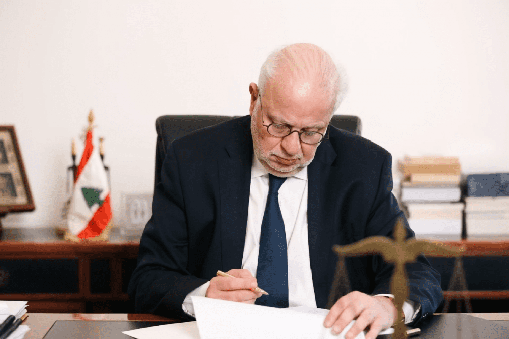 تعميم وزير العدل يشعل الجدل... ومخاوف قانونية من سابقة "غير مألوفة"!