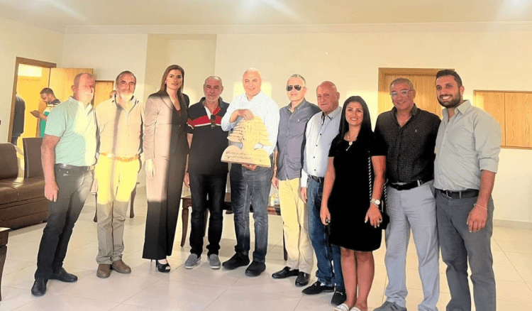 بلدية حدشيت تكرّم البروفيسورجان فرنسيس لإنجازاته الطبية وتمنحه درع الأرزة اللبنانية