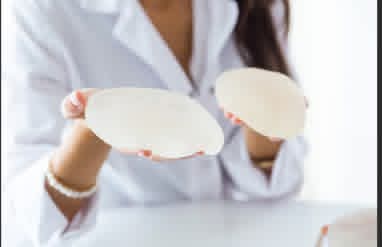 اضرار عملية تكبير الثدي