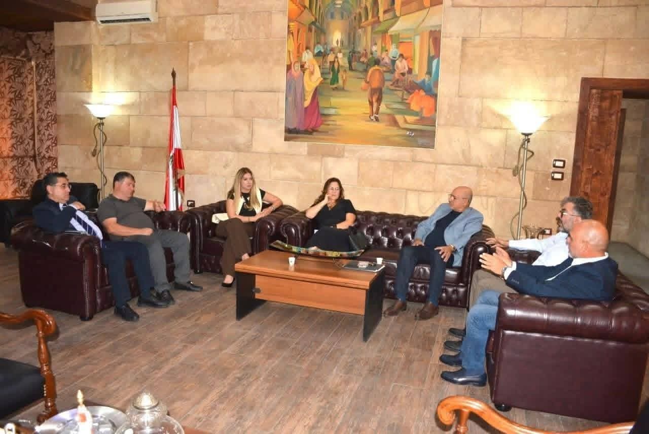 اجتماع في سراي طرابلس برئاسة محافظ الشمال للبحث في أزمة النفايات العشوائية ووضع خطة شاملة لمعالجتها