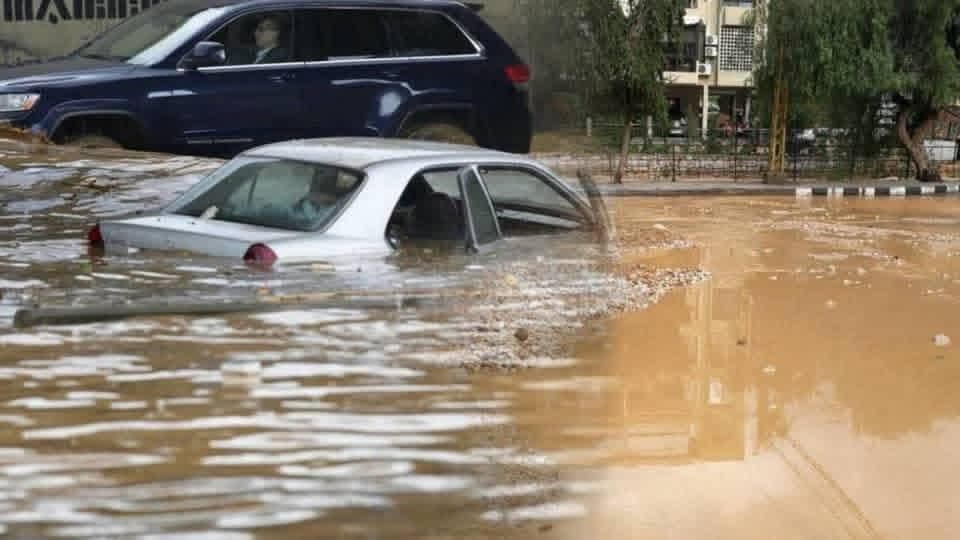 وضع خطة لمشكلة الفيضانات على الطرقات عند تساقط الأمطار