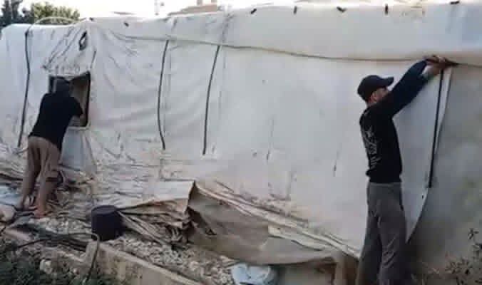 إزالة خيم النازحين السوريين المخالفة في الصرفند