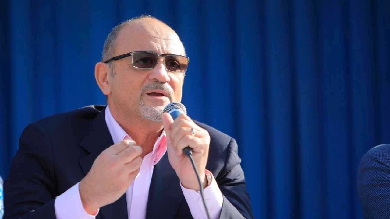 مخرج مصري يثير الجدل بسبب هجومه على الفنان الراحل أحمد زكي