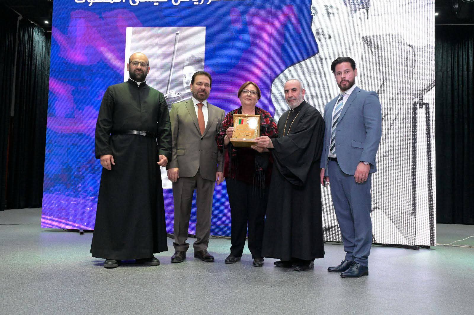 صلواتُ الشِّعرِ تعلو في الكليّةِ الشرقيّةِ في زحلة، حيثُ اجتمعَ الحرفُ والوَفاءُ لتكريمِ رياض المعلوفِ.