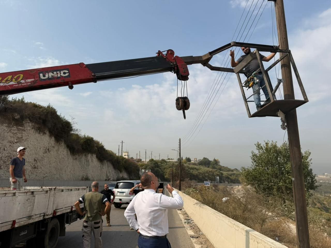 جمعية "كلّنا أهل" تنفيذ مشروع إنارة طريق شكا 