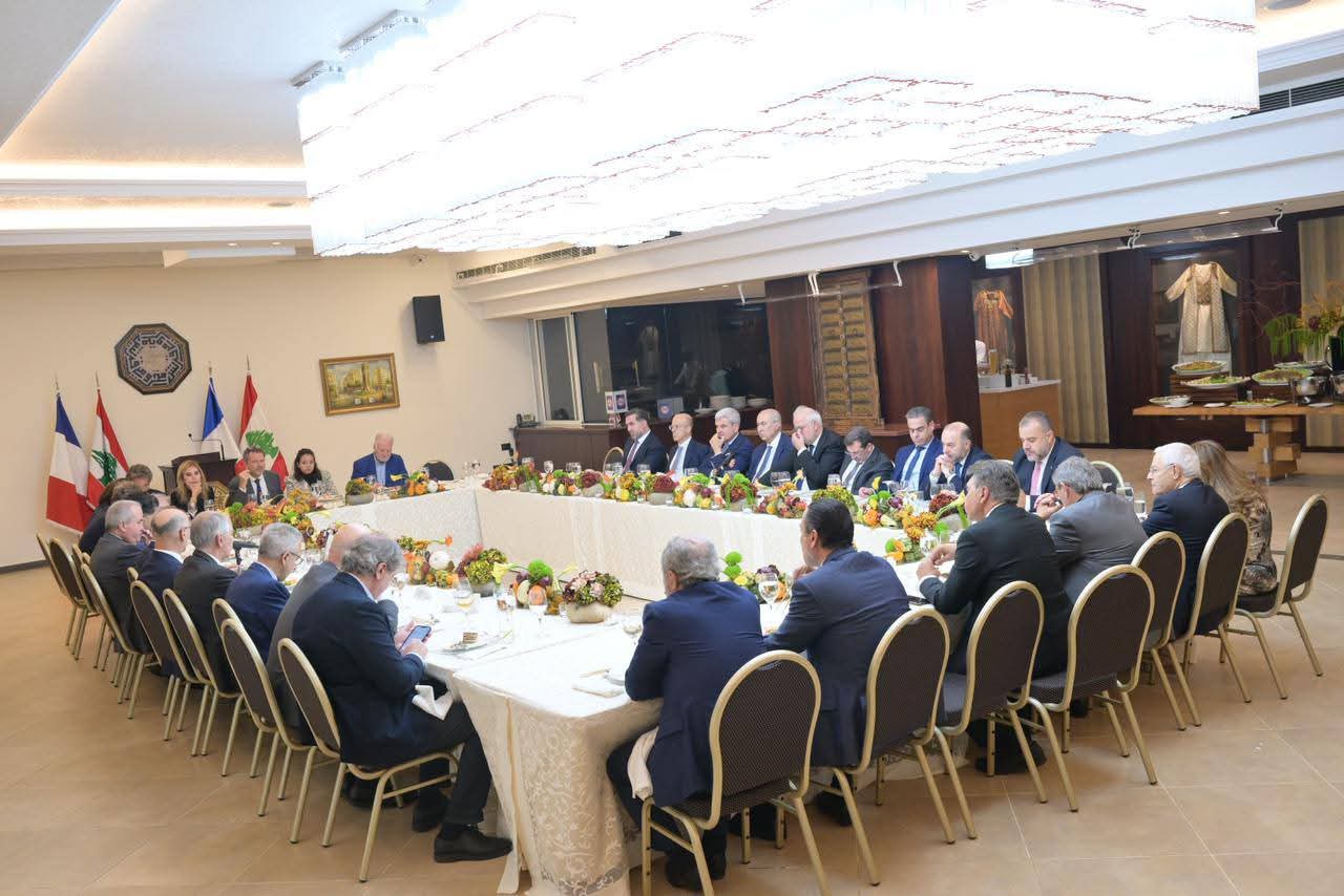 لقاءات سياسية واقتصادية رفيعة في “بيت البحر” بدعوة من النائب فؤاد المخزومي