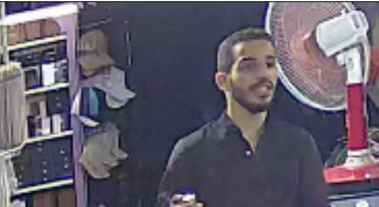 تداول صورة لشخص يُشتبه بترويجه عملة مزوّرة في طرابلس